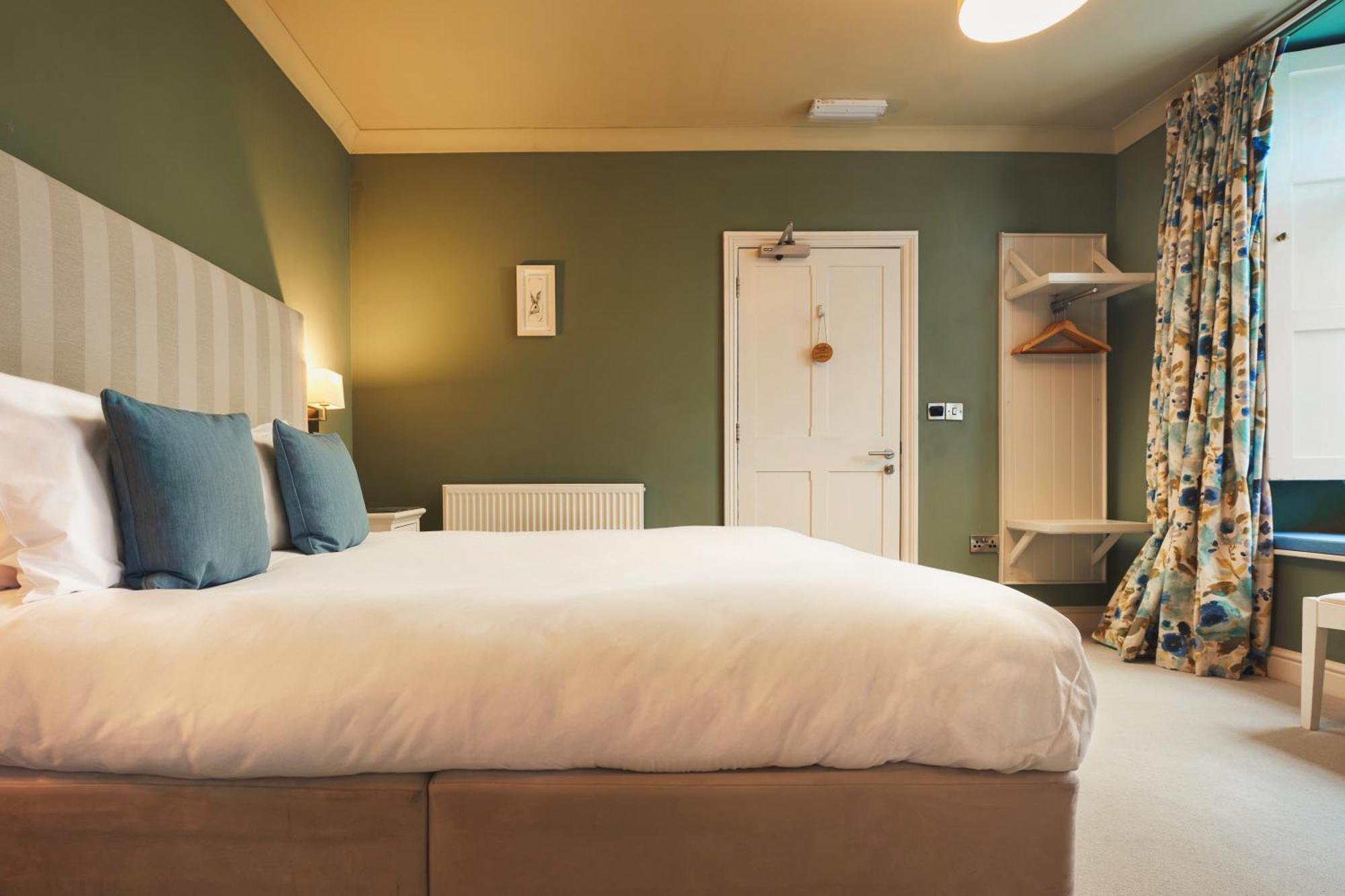 Rose And Crown Yealmpton Hotel Екстериор снимка