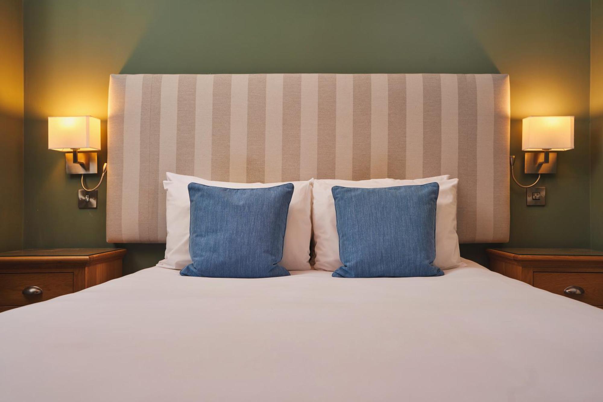 Rose And Crown Yealmpton Hotel Екстериор снимка